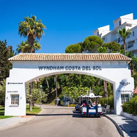 Modern Beachside Flat In Wyndham Costa Del Sol Málaga